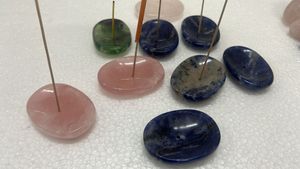 Vente en gros d'assiettes en cristal naturel mélangées de pierres précieuses porte-encens en pierre d'inquiétude pour la méditation, la guérison et la décoration intérieure. - Product Image 2