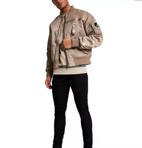 Chaqueta Bomber de satén de poliéster 100% con logotipo personalizable para hombre, cierre de cinturón de estilo callejero, forro de lana impermeable para invierno y exteriores - Product Image 4