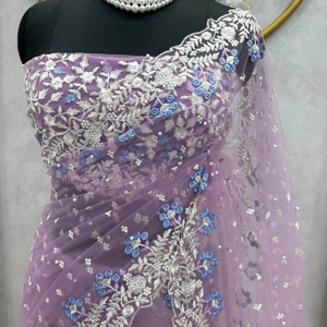 ผ้าซารีขนเฟอร์เทียมดีไซน์สวยงามจาก FABZONE พร้อมงานปักดิ้นและมุก ไม่ยับ ใช้ได้ทุกฤดู เหมาะสำหรับงานแต่งงาน - Product Image 1