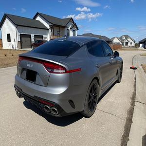 ¡Oferta Imperdible! Kia Stinger Tribute Edition 2023 Súper Limpio, V6 Twin-Turbo, Tracción Total, Gris Mate Moonscape, Sedán de Lujo - Product Image 2