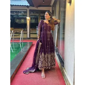 Vestido Anarkali de Diseñador con Lentejuelas y Bordados para Fiesta de Noche - Product Image 2