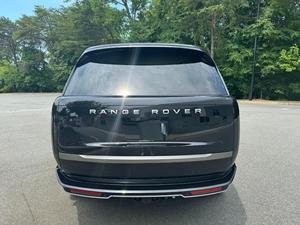 Sedán SE P400 LWB 2024 Usado, 5 Asientos, Transmisión Automática de 6 Velocidades, Techo Panorámico, Cuero Oscuro - Product Image 3