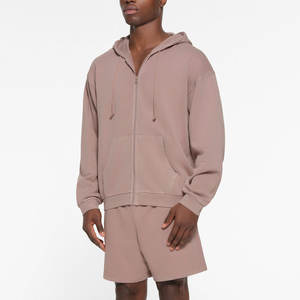 Ensemble sweat-shirt et short pour homme - Ensemble deux pièces tendance et confortable pour les séances d'entraînement estivales et les aventures en plein air - Product Image 2