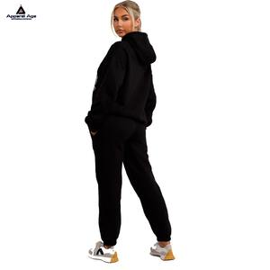 Conjunto de chándal Jogger de dos piezas con logotipo personalizado para mujer, Sudadera con capucha de estilo deportivo de invierno con estampado de felpa y lana de seda de otoño - Product Image 2