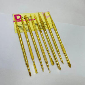 Cortador empujador de cutículas de acero inoxidable chapado en oro Dorlon, 5,5 ", suministros de uñas sostenibles de alta calidad para el cuidado personal, herramientas de belleza - Product Image 1