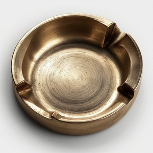 Cenicero de Cigarros de Metal Hecho a Mano de Lujo con Patrón Real y Pulido Antiguo para un Diseño Clásico y Herencia Familiar - Product Image 4