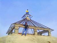 Almacén de Estructura de Acero Duradero de Alta Calidad, Taller de Diseño Moderno de Mediados de Siglo, Fácil de Ensamblar, Ingeniería Sparxwizz India