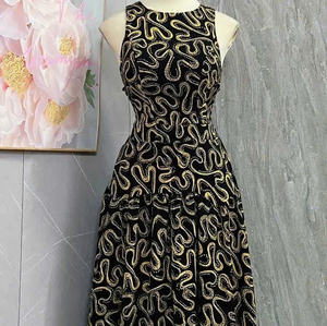 Robe élégante pour femmes à col et manches courtes, alliant parfaitement élégance, confort, décontracté et formel pour divers événements, maxi en soie - Product Image 4