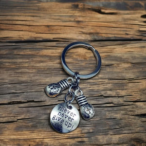 N'abandonnez jamais la boxe porte-clés de gymnastique en métal motivationnel pour hommes porte-clés de voiture élégant <span class=keywords><strong>prix</strong></span> usine - Product Image 5