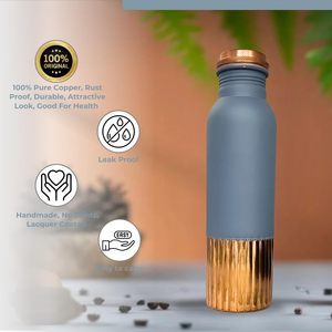 ขวดน้ำทองแดงแบบตอกลายครึ่งใบ 1 ลิตร ดีไซน์แบบตอกลายครึ่งใบ ขวดน้ำทองแดงแท้พร้อมชุดแก้วลายมีนา - Product Image 3
