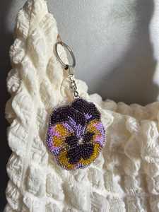 พวงกุญแจปักลูกปัดดอกไม้ทำมือวิโอลาแพนซี่ห้อยกระเป๋า - Product Image 3