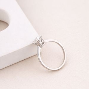 แหวนเพชรทรงกลมที่ได้รับการรับรองจาก IGI ผลิตในห้องปฏิบัติการ สำหรับแหวนหมั้น ทอง 9K สีเหลือง / สีขาว และสีโรสโกลด์ แบบคลาสสิก - Product Image 3