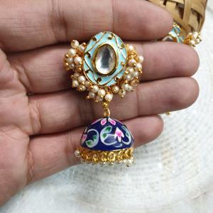 Boucles d'oreilles Jhumki Kundan peintes à la main bleu turquoise - Product Image 2