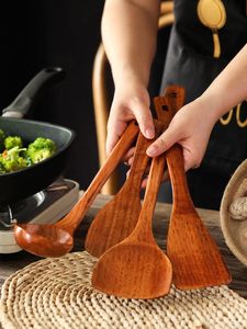 BOND STICK MADERA MANGO LARGO Espátula Juego de cocina Utensilio Cocina doméstica Diseño manual Pollo - Product Image 4