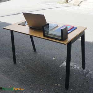 โต๊ะทำงานไม้ไผ่ขาเหล็กสำเร็จรูป AtonBamboo ขนาด 120x60 ซม. สำหรับใช้ในบ้านและสำนักงาน - Product Image 1