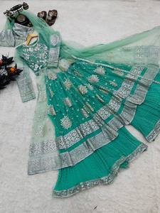 Traje de Salwar Kameez de terciopelo bordado pesado y Dupatta Nueva colección Exportador y proveedor indio para bodas - Product Image 6