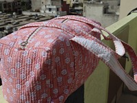 Vente en gros lot de sac de sport à bandoulière en coton matelassé bohème sac de nuit taille personnalisée lavable pour le voyage et la salle de sport
