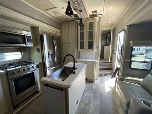 Used 2023 Vanleigh Ambition 399TH Travel <b>Trailer</b> for sale - Product Image 2