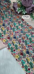 Lacets brodés conçus sur mesure en grande fleur de 2.75 pouces de largeur pour les robes de mariée exclusives et à des fins de revente. - Product Image 3