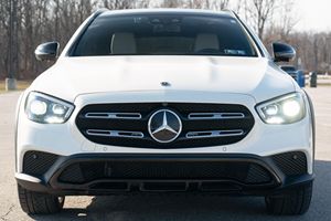 Mercedes-Benz E450 4Matic 2021 Usado, Todoterreno, Turbo de 6 Cilindros, Tracción en las Cuatro Ruedas, Diseño en Blanco Diamante Metalizado, Sin Modificaciones - Product Image 1
