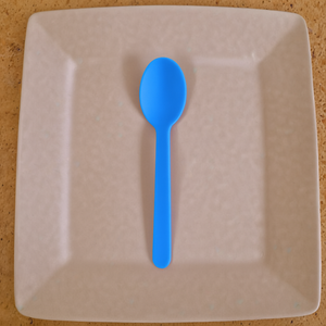 Cuillères colorées jetables biodégradables écologiques Ustensiles en papier bleu de 155mm Plat de plaque résistant au micro-ondes pour les fêtes - Product Image 3