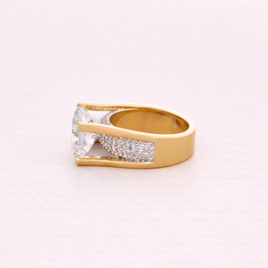 Bague pour femme Avina Jewels avec diamant taille émeraude cultivé en laboratoire, bande latérale pavée, or jaune/blanc/rose 14 carats plaqué rhodium, certifiée IGI - Product Image 3