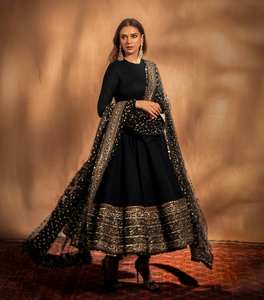 Les ensembles de teintes noires riches coordonnant Dupatta noir solide Anarkali Kurta conçu pièce de déclaration 3 pièces Salwar Kameez pakistanais - Product Image 1