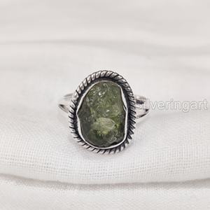 Grossiste Bijoux en pierre brute Bague pour femme Bague en argent sterling 925 avec péridot brut naturel Pierre de naissance d'août Bague de bohème - Product Image 3