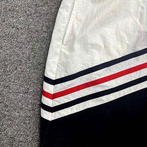 Conjunto Deportivo Personalizado Unisex de Invierno con Estampado de Bloques de Color, Chaqueta Cortavientos 100% Algodón y Pantalones Cortos - Product Image 4