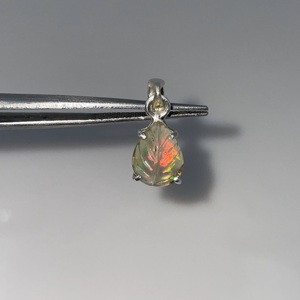 Colgante de ópalo etíope de Plata de Ley 925 hecho a mano, estilo Vintage multifuego, latón cristiano de moda para niños - Product Image 1