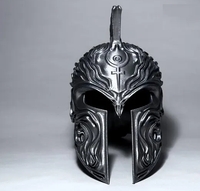 Casque d'armure métallique de luxe au design tendance, forgé pour les reconstitutions historiques, avec une construction robuste et un look de guerrier authentique