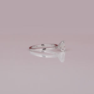 Anillos finos de oro sólido de 18 quilates personalizables, anillo de compromiso de estilo moderno, certificado IGI, solitario de diamante de corte princesa cultivado en laboratorio - Product Image 6