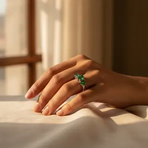 Anillo de Compromiso Romántico Geométrico con Corte Esmeralda, Chapado en Platino y Rodio, para Mujer - Product Image 1