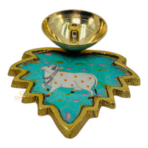 Vajilla impresa de latón soldado chapado en oro Pichwai Diya/Deepak para decoraciones y regalos religiosos modernos para el hogar y la boda - Product Image 3