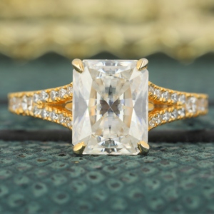 Anillo de compromiso de halo de diamante de moissanita de corte ovalado con plata 925, oro amarillo de 14 quilates, joyería de elegancia de diseño personalizado - Product Image 1
