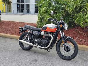 Nouvelles motos Bonneville T100 2025 toutes disponibles en stock - Product Image 2