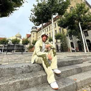 OEM Manufacturer <b>Applique</b> Embroidery And Acid Wash Streetwear Tracksuit 100% Cotton Fleece High Quality Tracksuit 450 GSM - Product Image 4