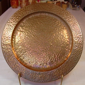 Assiettes de présentation rondes dorées métalliques élégantes en gros, style vintage, pour banquets et tables de réception - Product Image 3