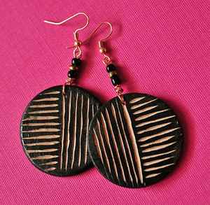 Pendientes colgantes de madera y resina con estilo de alta calidad, tarifa mayorista de moda para bodas - Product Image 3