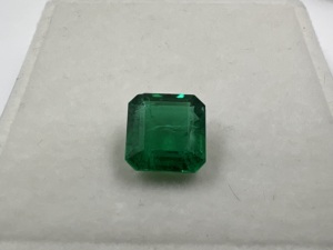 สีเขียวสดใสเกรดพรีเมี่ยมที่มีคุณภาพดีกว่าธรรมชาติแซมเบียตัดมรกต CTS 5.95สำหรับการใช้งานเครื่องประดับระดับไฮเอนด์ - Product Image 4