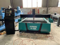 Machine de découpe plasma à portique entièrement fermé avec extraction des poussières ; prend en charge l'importation CAD/CAM et la commande à distance.
