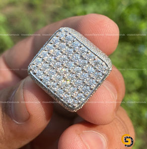 Bague Hip Hop en argent sterling 925 entièrement glacée avec des diamants taille ronde cultivés en laboratoire accessoire de mariage de luxe - Product Image 1