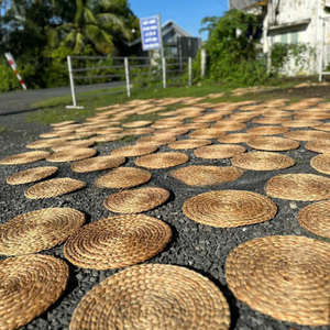 Estilo sostenible: alfombras redondas de jacinto de agua para un ambiente cálido y acogedor en el hogar - Product Image 2