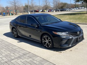 Toyota Camry SE d'occasion propre 2018 - Product Image 2