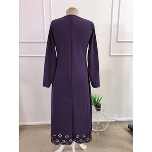 Vestido midi de crepé importado con cuello redondo y manga larga para mujer, con detalle floral cortado a láser, 37487 - Morado - Product Image 5