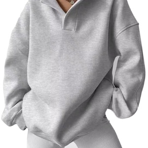 Sudadera informal de estilo clásico para mujer, sudadera de gran tamaño con cuello en V y forro polar con logotipo frontal, ropa de calle de longitud larga con bolsillo - Product Image 5