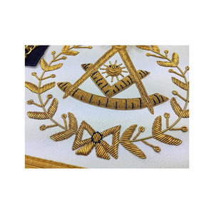 ผ้ากันเปื้อนกำมะหยี่พื้นเมืองสีกรมท่าพร้อมขอบทอง - Product Image 3