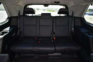 Nuevo para Toyota Sequoia con caja de cambios automática Dirección para diestros Interior de cuero oscuro FWD Drive R19 Tamaño del neumático - Product Image 2