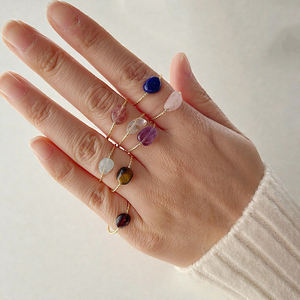 Bague en argent 925 avec pierre précieuse grenat lisse - Bague à bande torsadée - Bague en pierre précieuse en gros pour femmes - Product Image 2