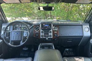 Ford F-250 Super Duty Lariat 4x4 2014 en excellent état, prêt à être expédié - Product Image 2